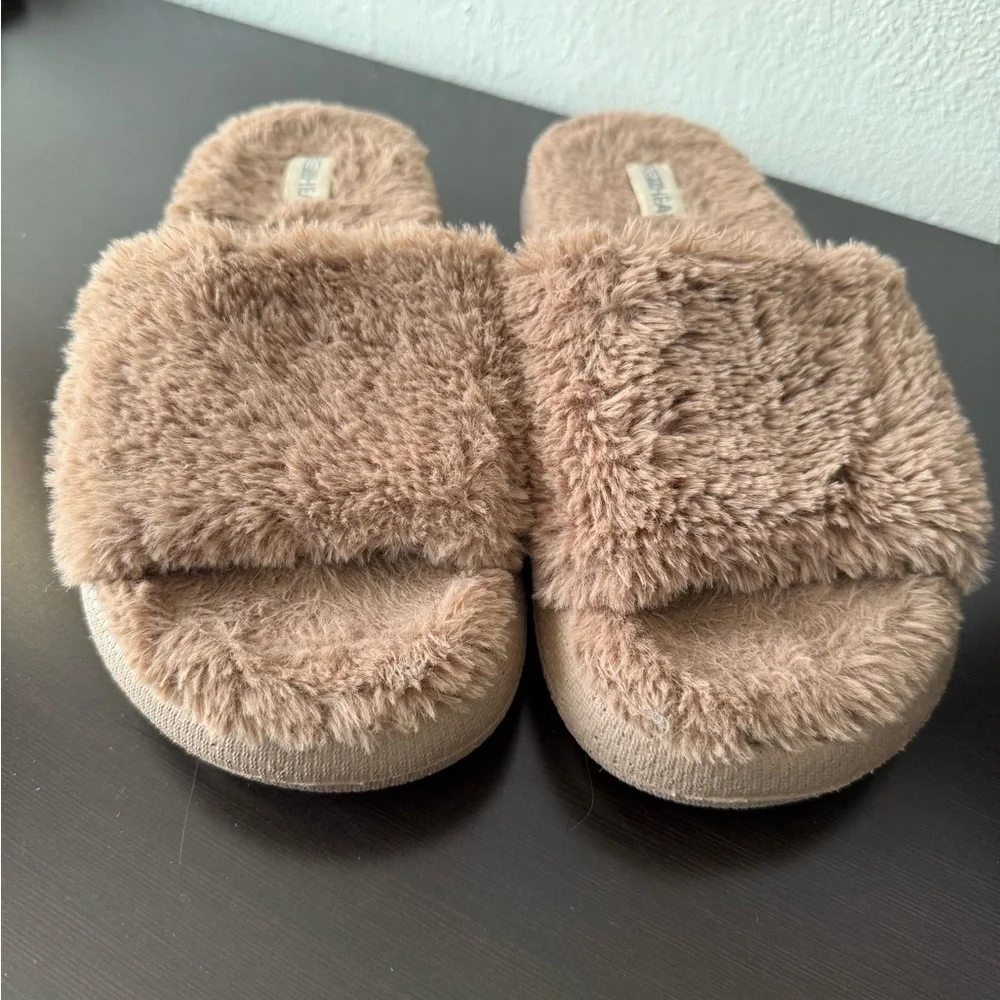 32 Degrees Men's Fuzzy Tan Slippers